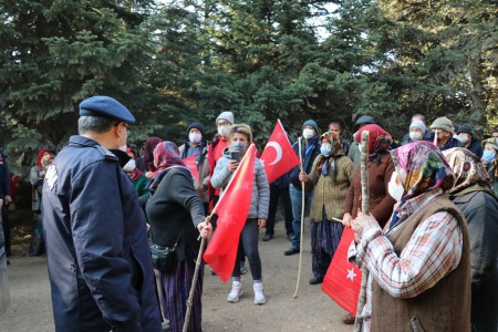 Bolu'da trafik durma noktasına kadar geliyor