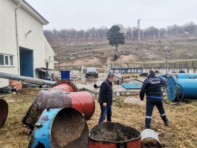 Başkan Özcan eski boruların içler acısı halini gösterdi