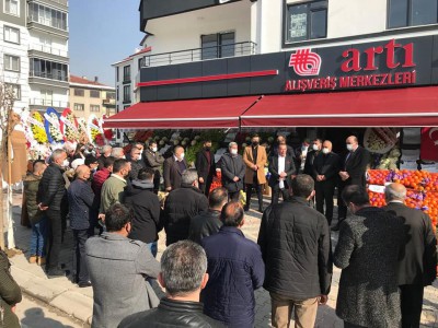 Artı market 6 ncı şubesini açtı