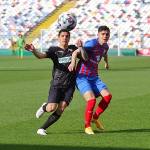 Bolu'ya Nisan'da lapa lapa kar yağdı