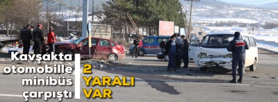 Minibüs ile otomobil kavşakta çarpıştı: 2 yaralı