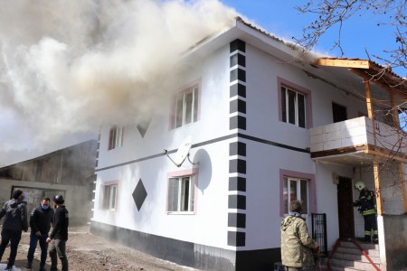 Çocukların attığı torpil evi işte böyle yaktı