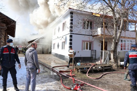 Çocukların attığı torpil evi işte böyle yaktı