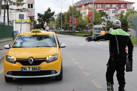 Bolu'da genç kızla papağanın inanılmaz dostluğu