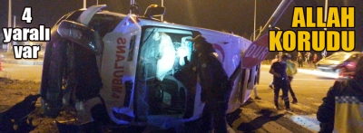 Yaralı taşıyan ambulansla otomobil çarpıştı, 4 kişi yaralandı
