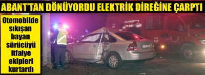  Elektrik direğine çarpan otomobilin sürücüsü yaralandı