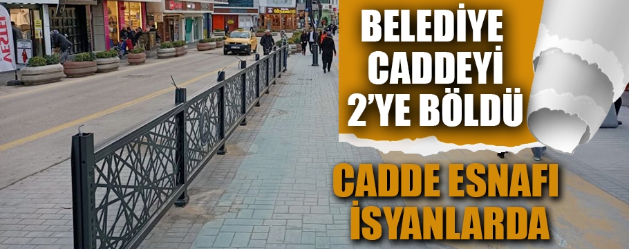 Caddeyi demir çitle 2'ye böldüler