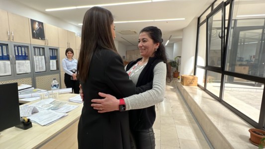 Personeliyle vedalaşırken duygu dolu anlar yaşandı