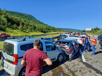 Bolu'da zincirleme trafik kazasında 1 kişi yaralandı
