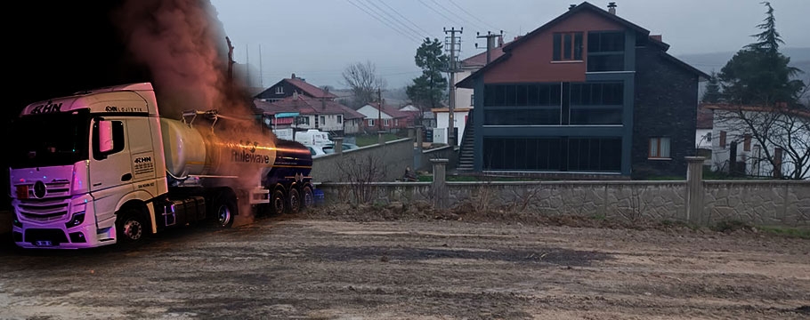 Tankerden sızan kimyasal temizlendi