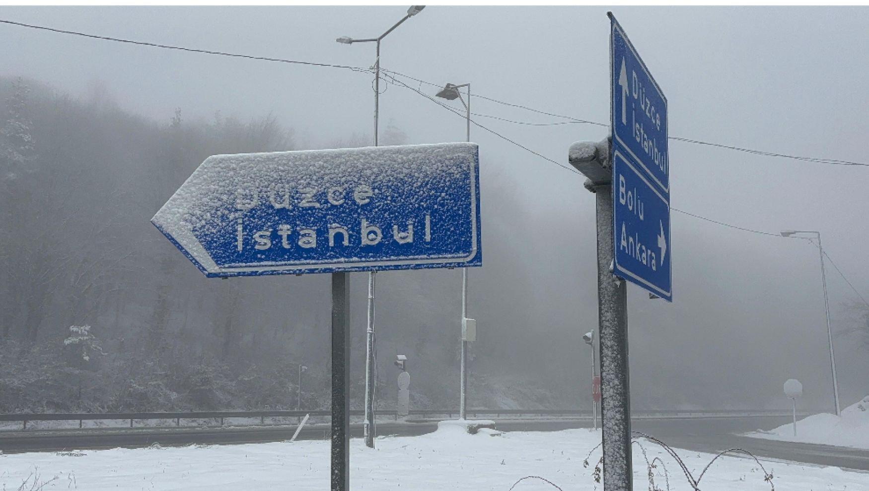 Bolu Dağı'nda kar yağışı ve sis etkili oluyor