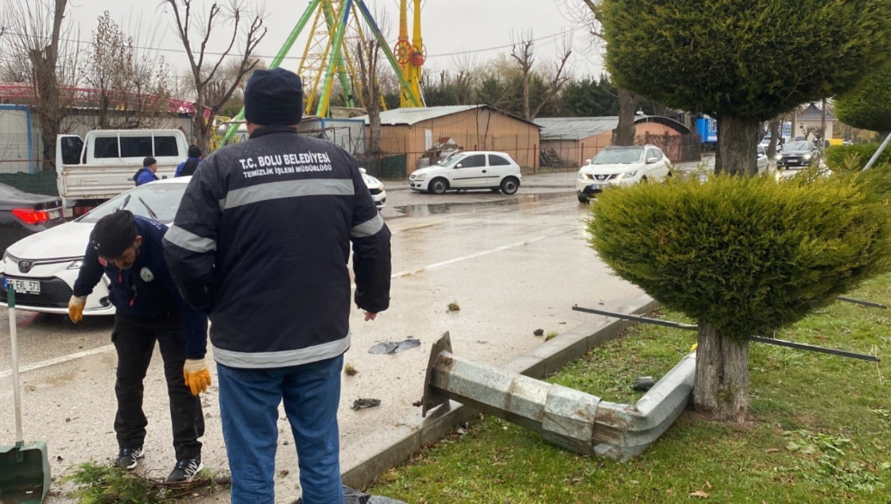 Kamyonet elektrik direğine çarptı: 1 yaralı