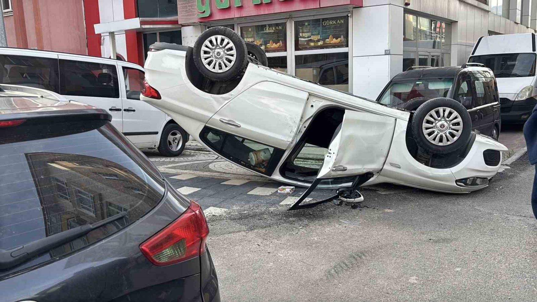 İki aracın çarpıştığı kazada otomobil takla attı: 1 yaralı