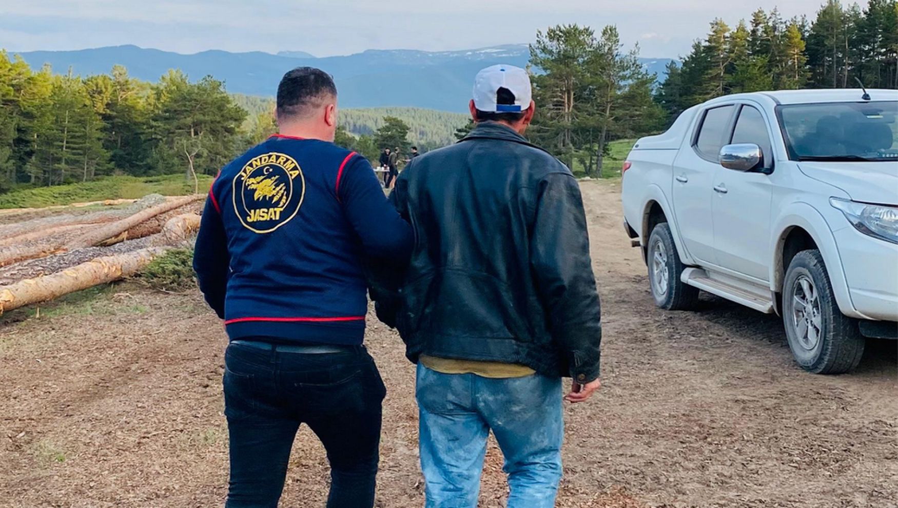 Ormanlık alanda saklanan cinsel istismar suçlusu JASAT tarafından yakalandı