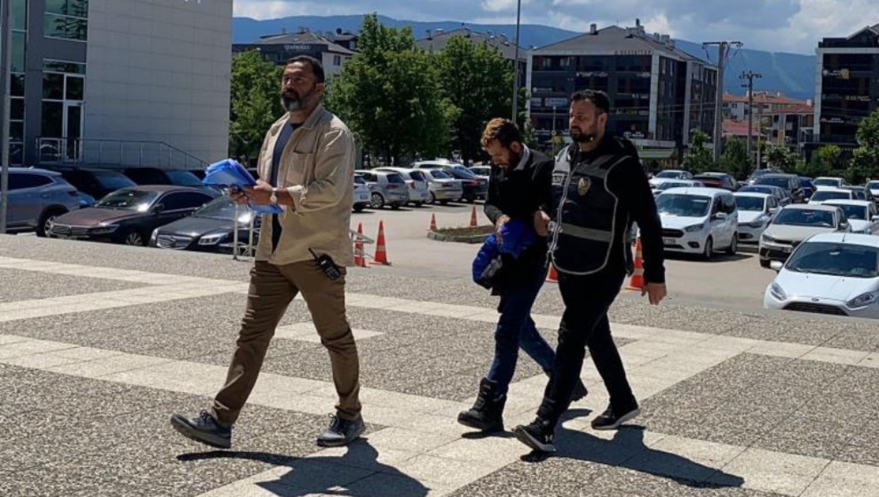 Polis 65 saat kayıt inceledi: 2 hırsız tutuklandı