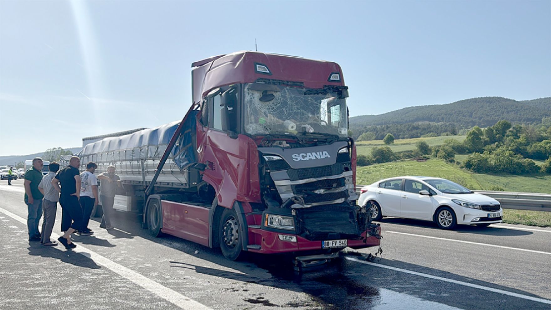 TEM Otoyolu'nda 4 tırın karıştığı zincirleme kaza: 2 yaralı