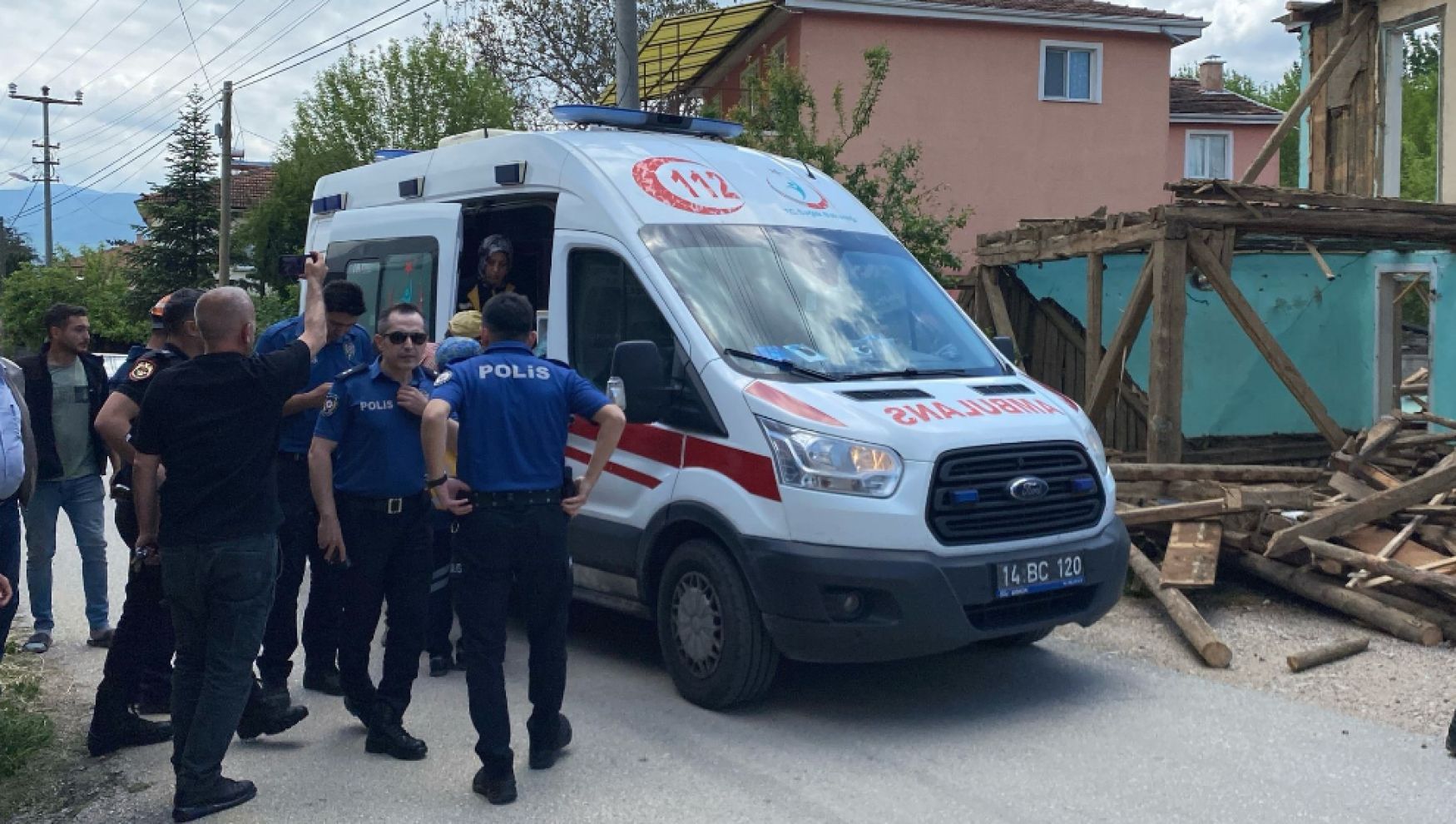 Yıkımda can pazarı! İşçi göçük altında kaldı