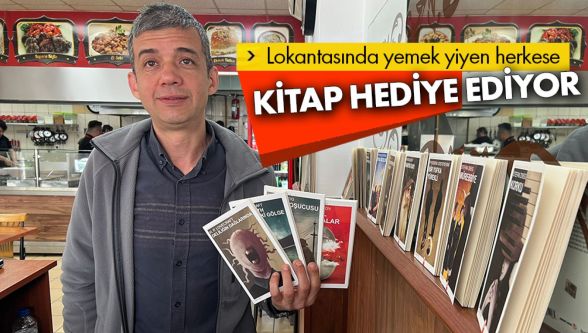 Lokantasında yemek yiyen herkese kitap hediye ediyor