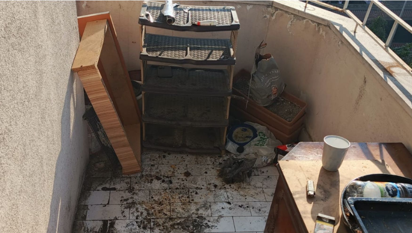 Balkonda mangal mahalleyi ayağa kaldırdı