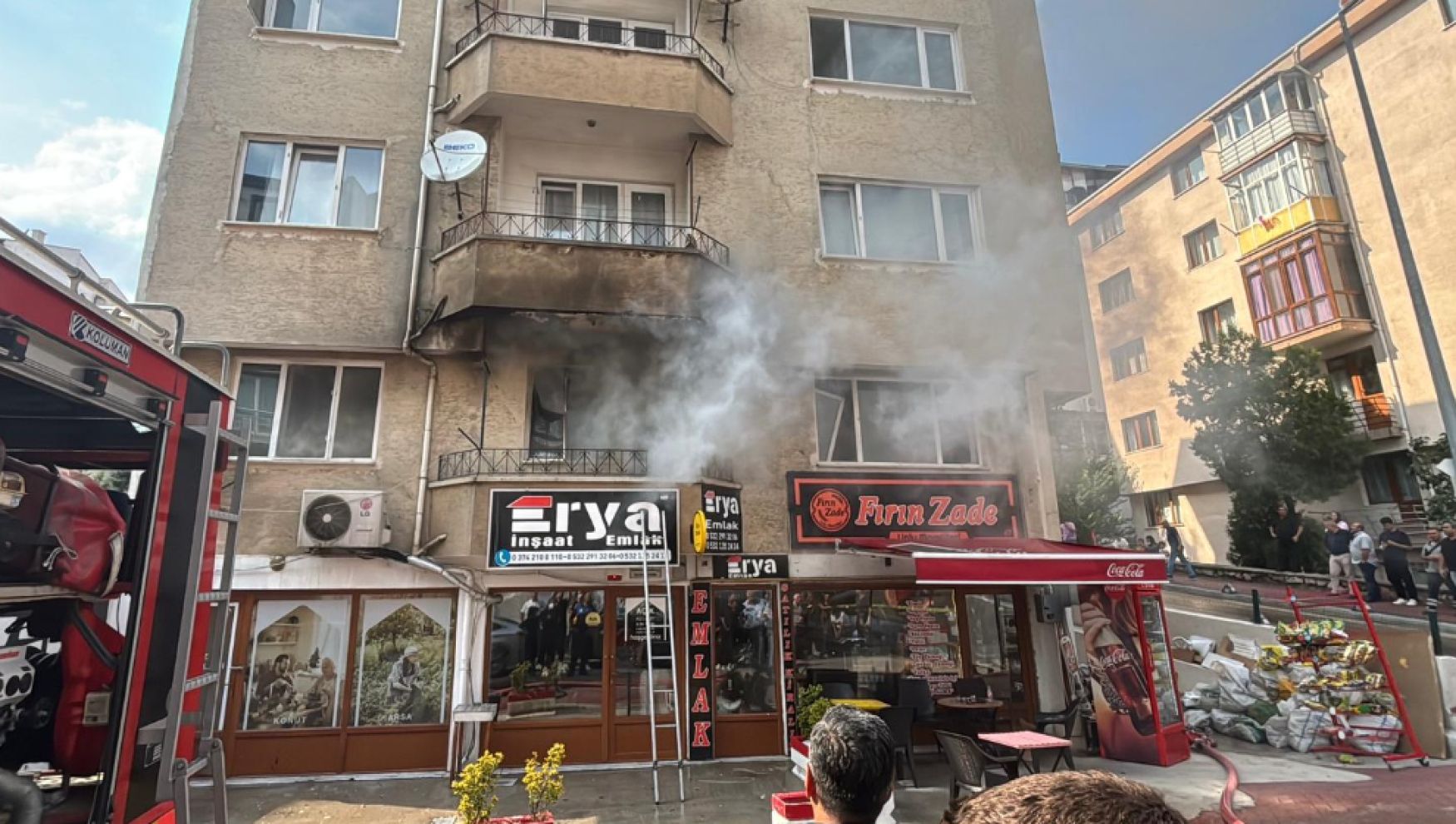Bolu'da 5 katlı apartmanda yangın çıktı: 1'i çocuk 2 kişi dumanlar arasından kurtarıldı
