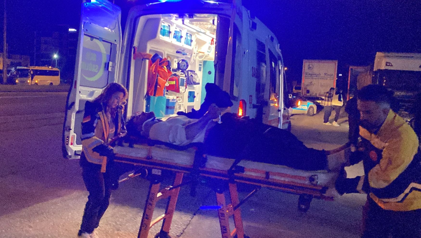 Bolu'da kontrolden çıkan otomobil park halindeki 3 araca çarptı: 4 ağır yaralı