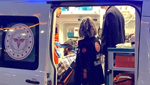 Köprüye çıkan şahsı polis ikna etti