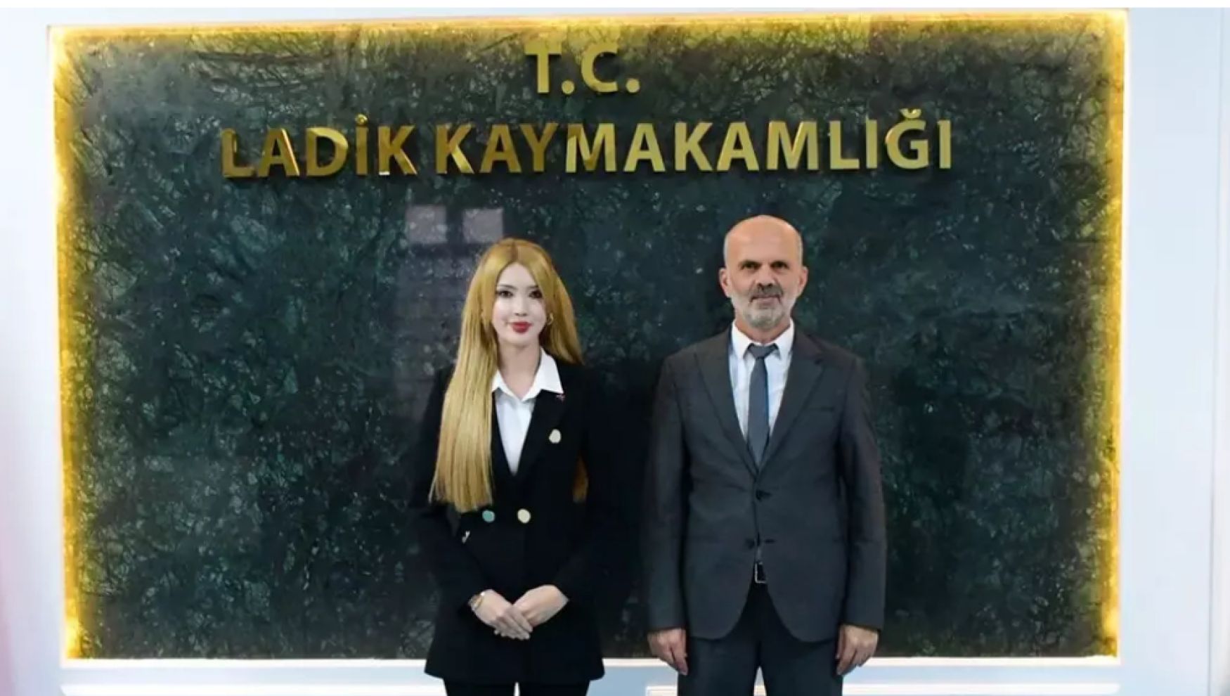 Bizim eski kaymakam meşhur oldu!