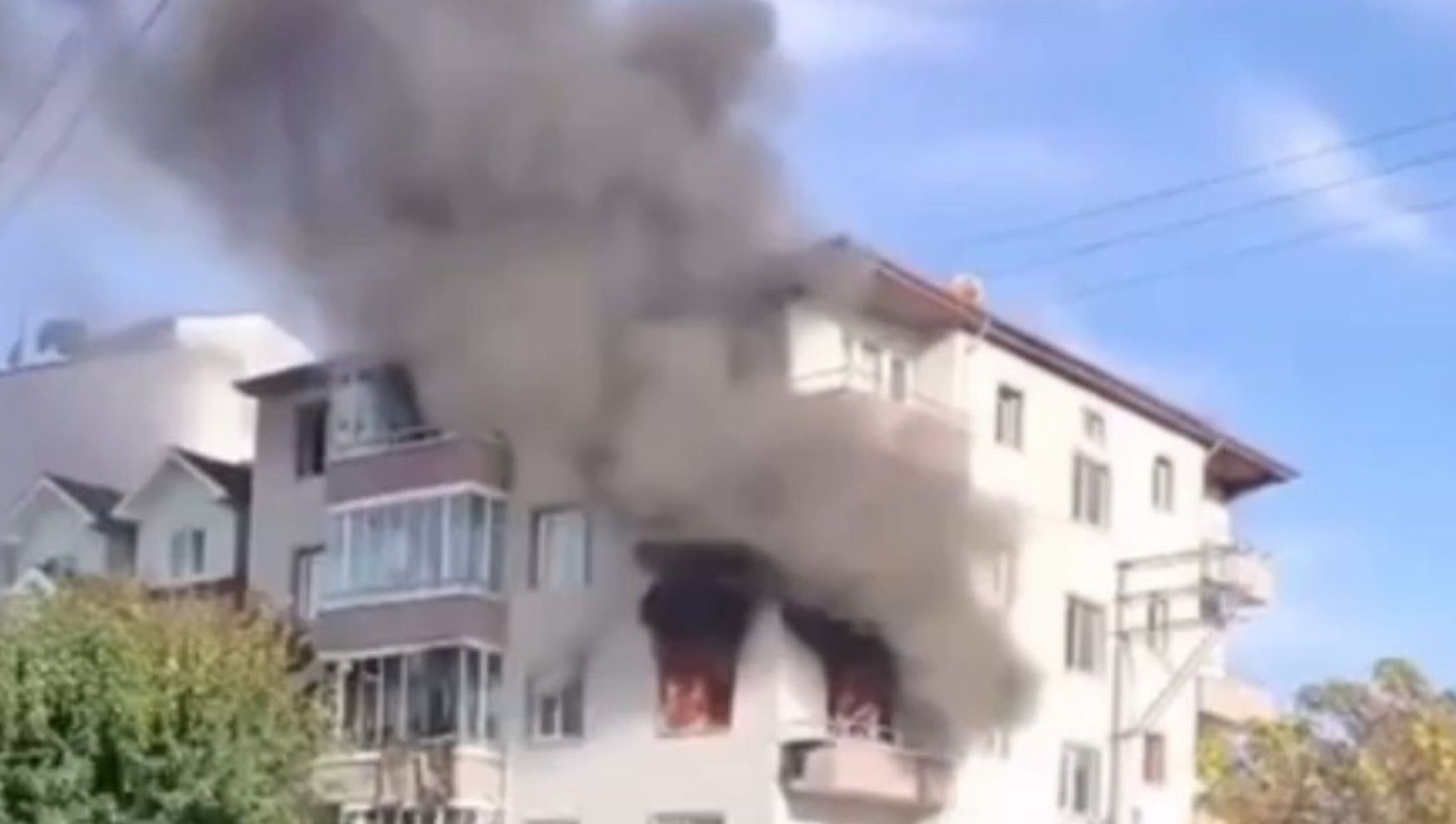 Bolu'da apartman dairesi alev alev yandı
