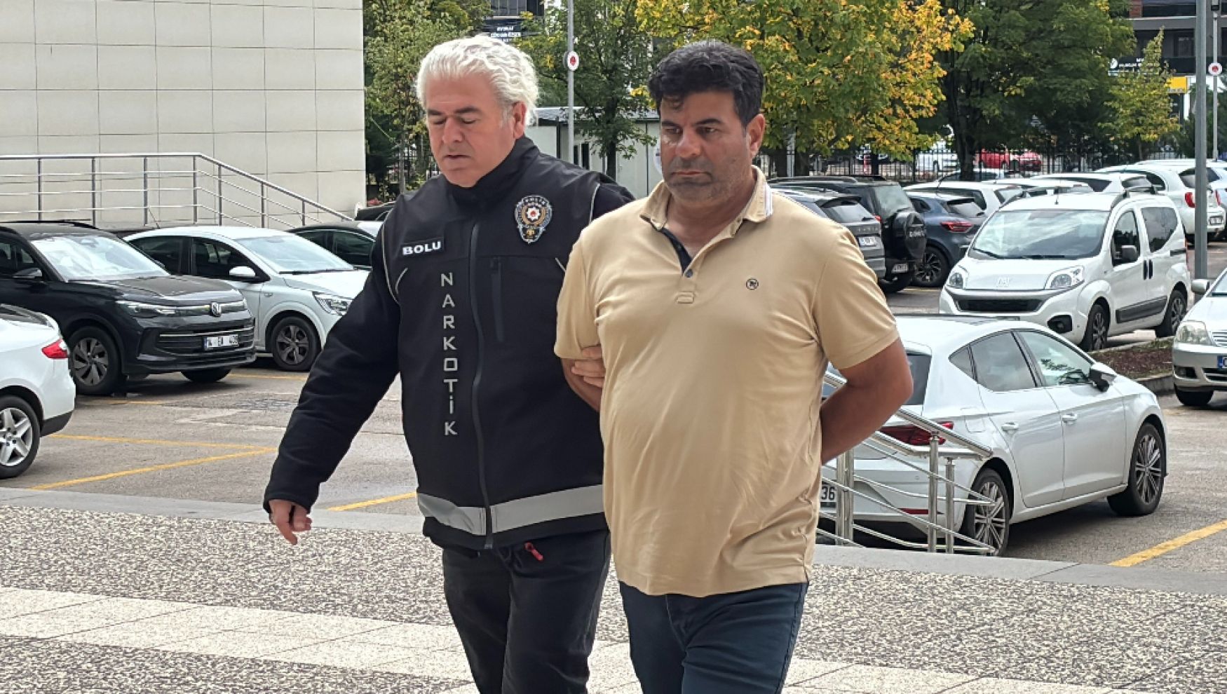 Bolu'da aracın dingillerine gizlenmiş 7 kilo uyuşturucu ele geçirildi
