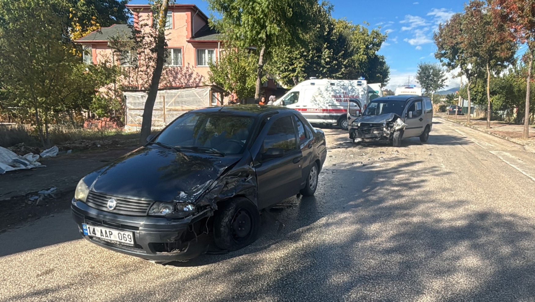Bolu'da iki araç çarpıştı: 4’ü çocuk 5 yaralı