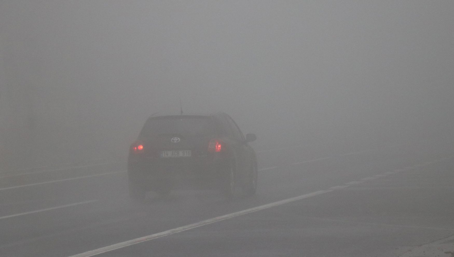 Bolu Dağı'nda yoğun sis ve sağanak: Sürücüler dikkat !