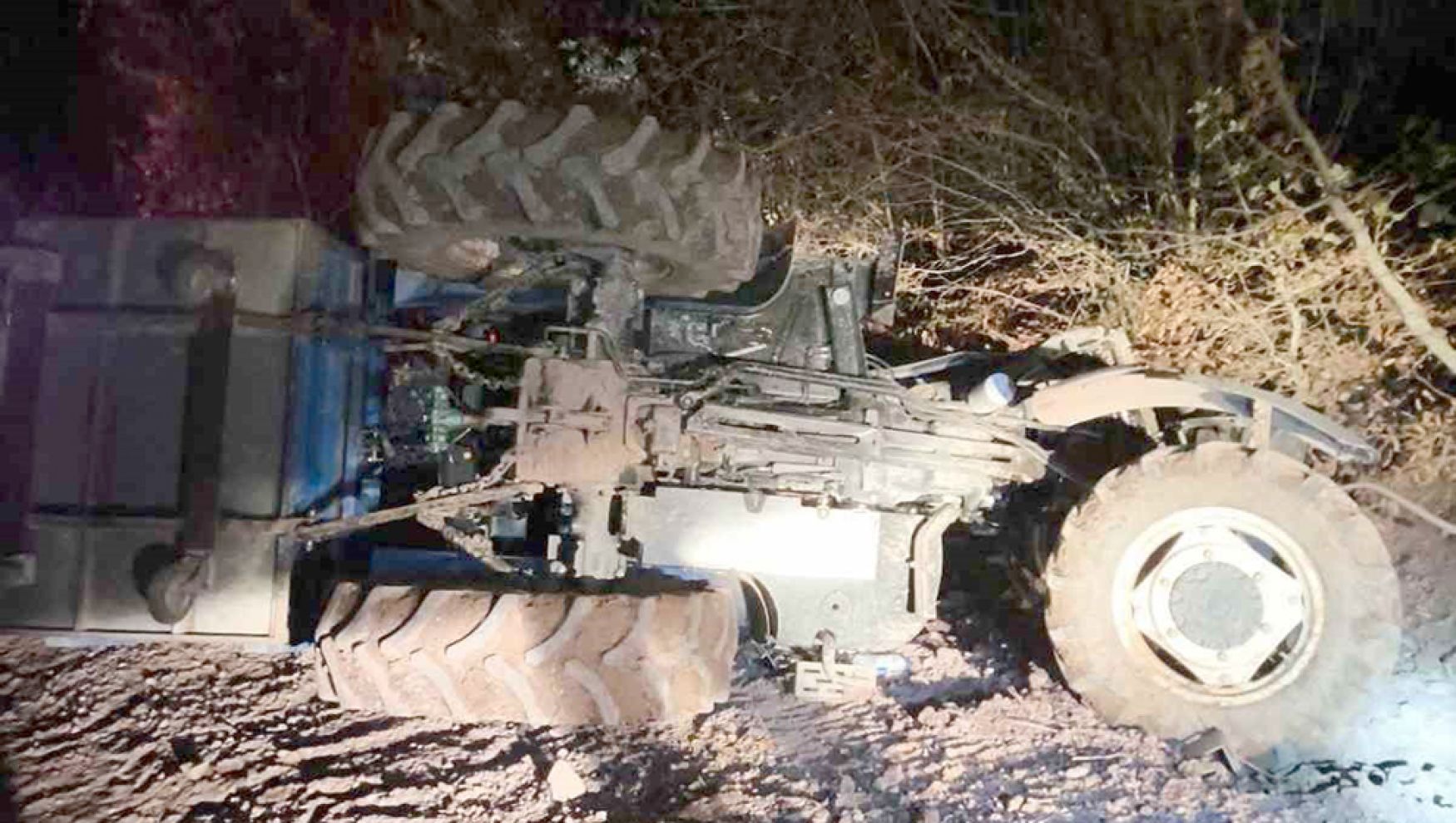 Bolu’da traktör devrildi: Yaşlı çift yaralandı