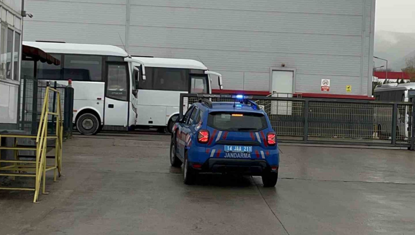 Gezer fabrikasında işçiler iş bıraktı