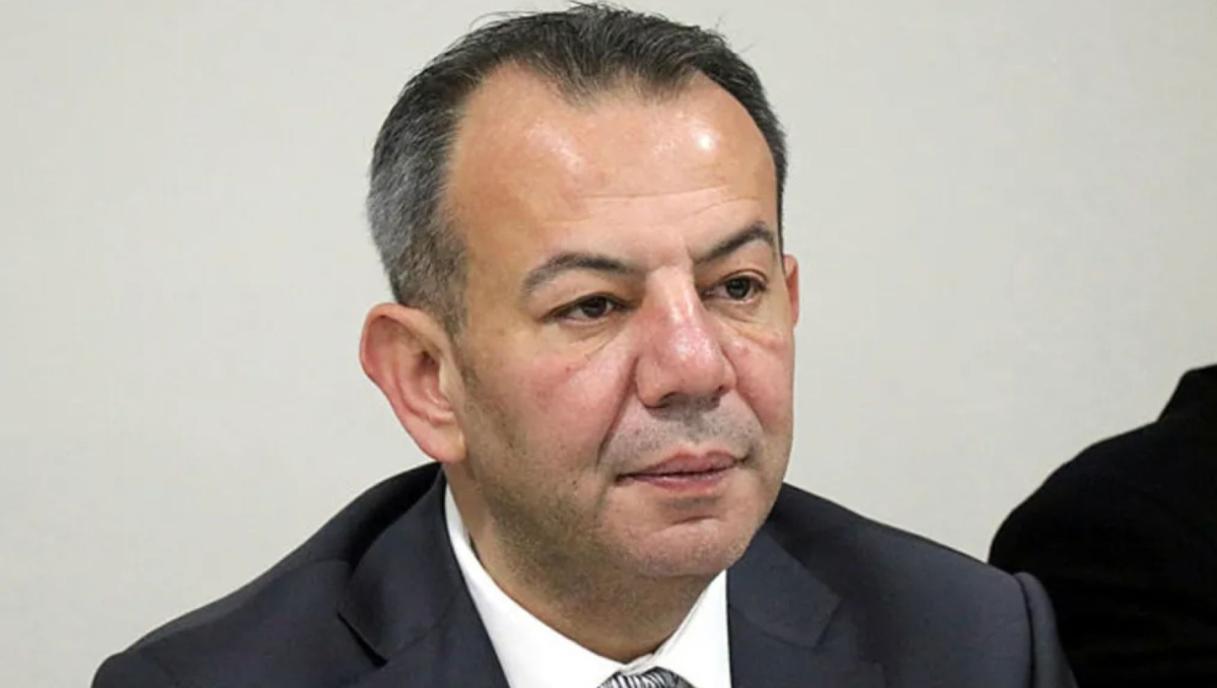 Tanju Özcan yazılı açıklama yaparak özür diledi