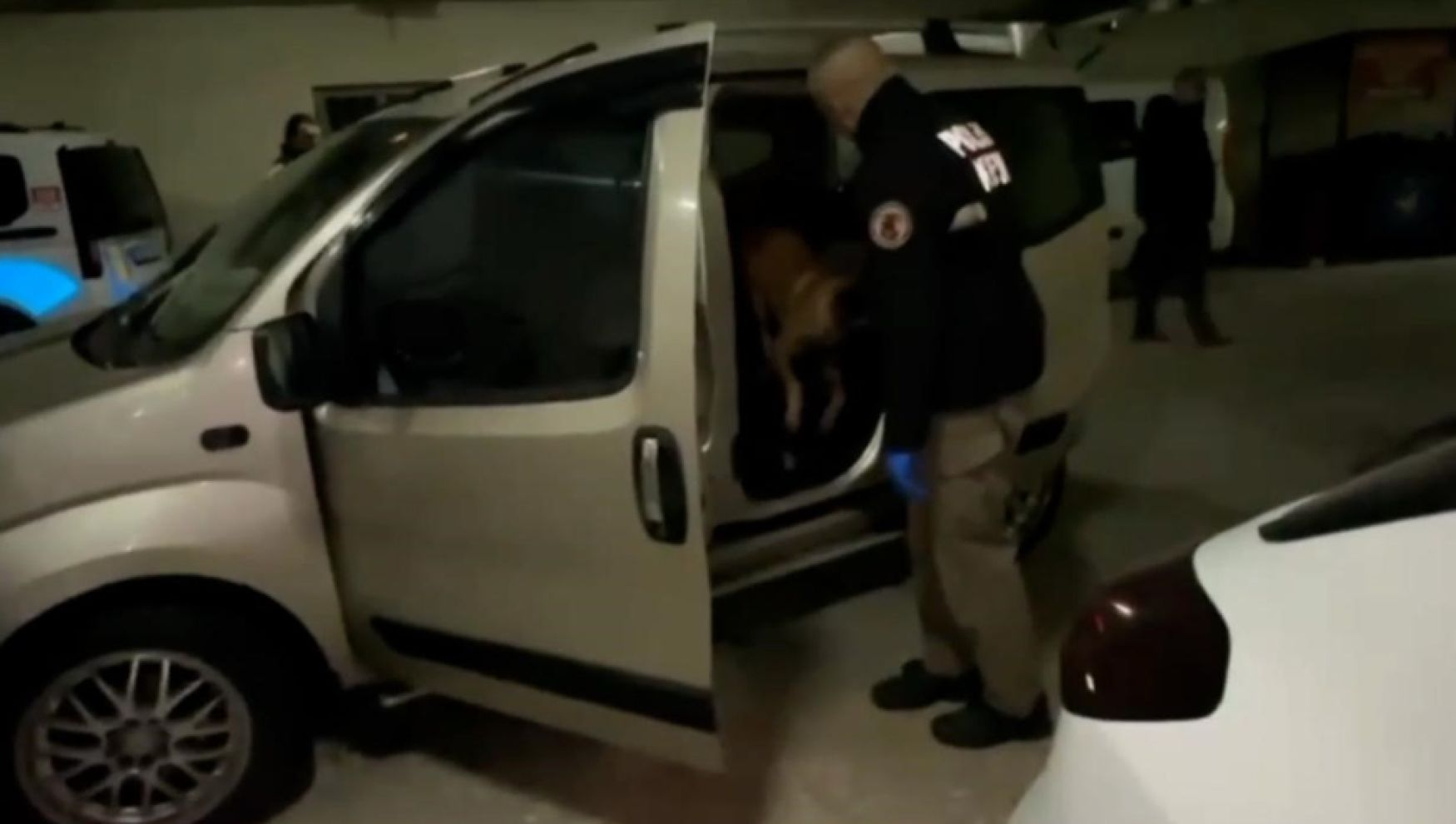 Bolu'da hafif ticari aracın kapı paneline gizlenen 3 kilo 846 gram kokain ele geçirildi