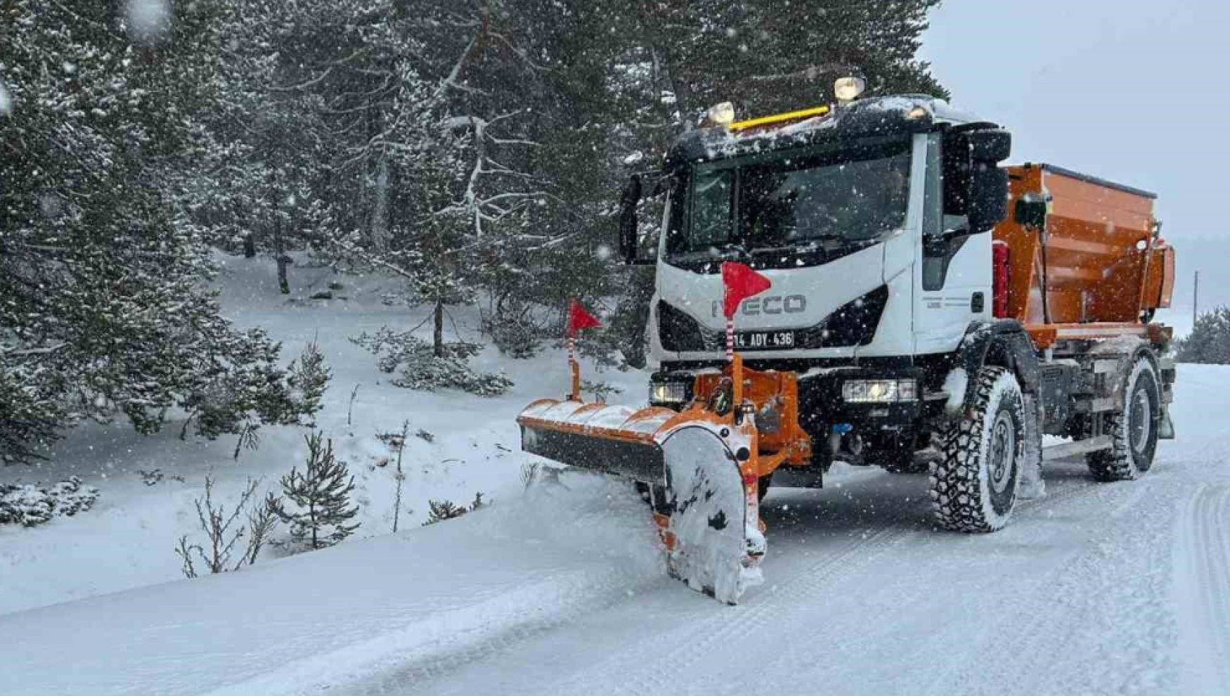 Bolu'da karla mücadelede alarm: Kapalı köy yolu yok