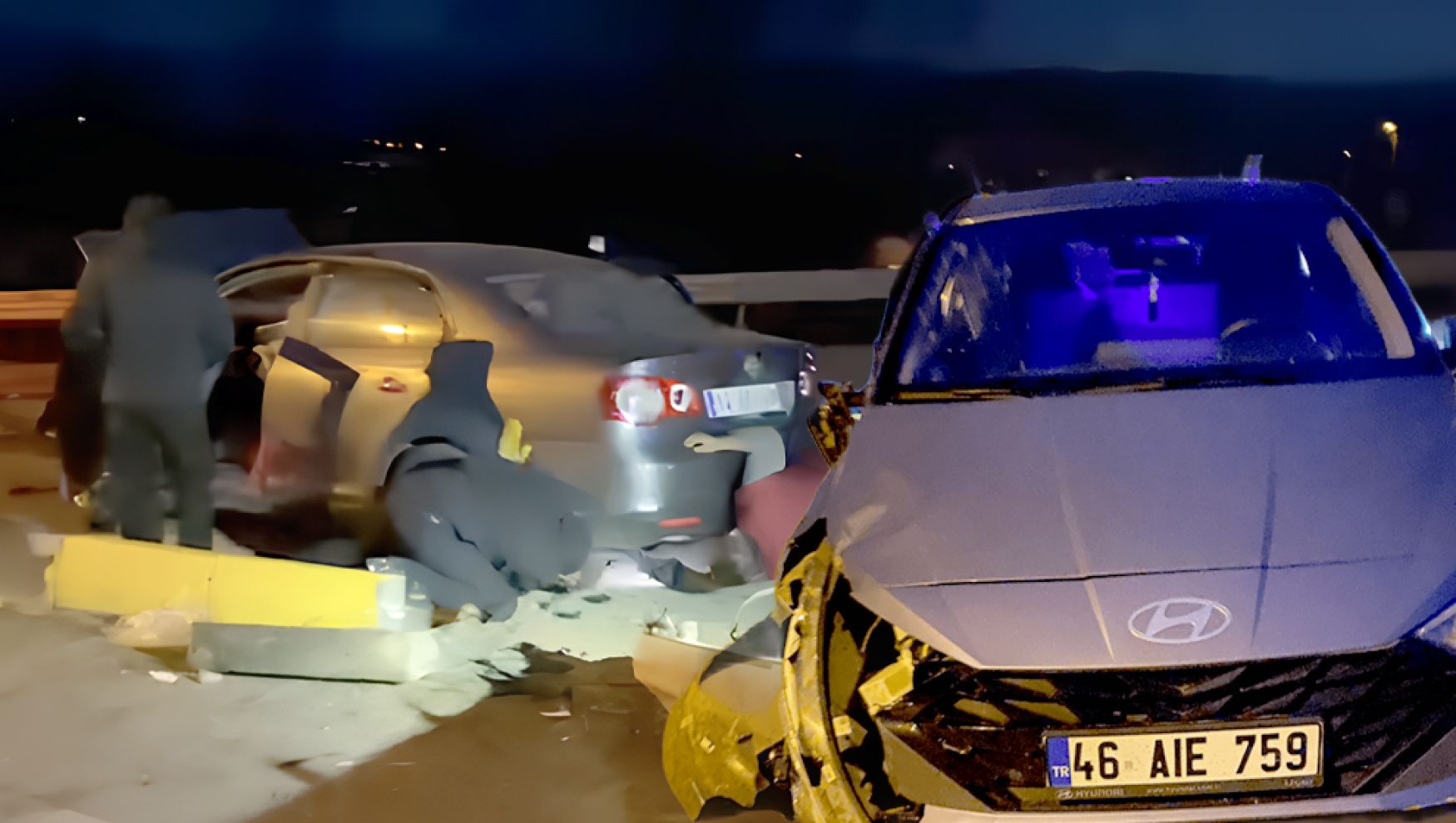 Bolu'da kavşakta feci kaza: Hamile kadın dahil 4 kişi yaralandı