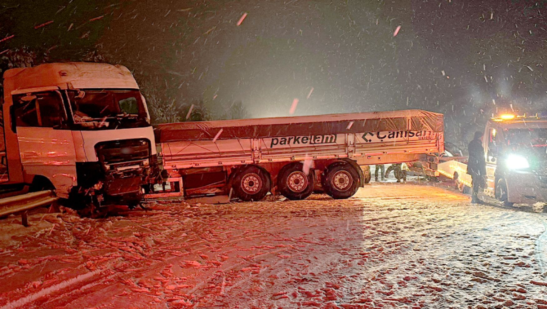 Bolu’da TEM Otoyolu’nda kar nedeniyle zincirleme kaza: 2 yaralı