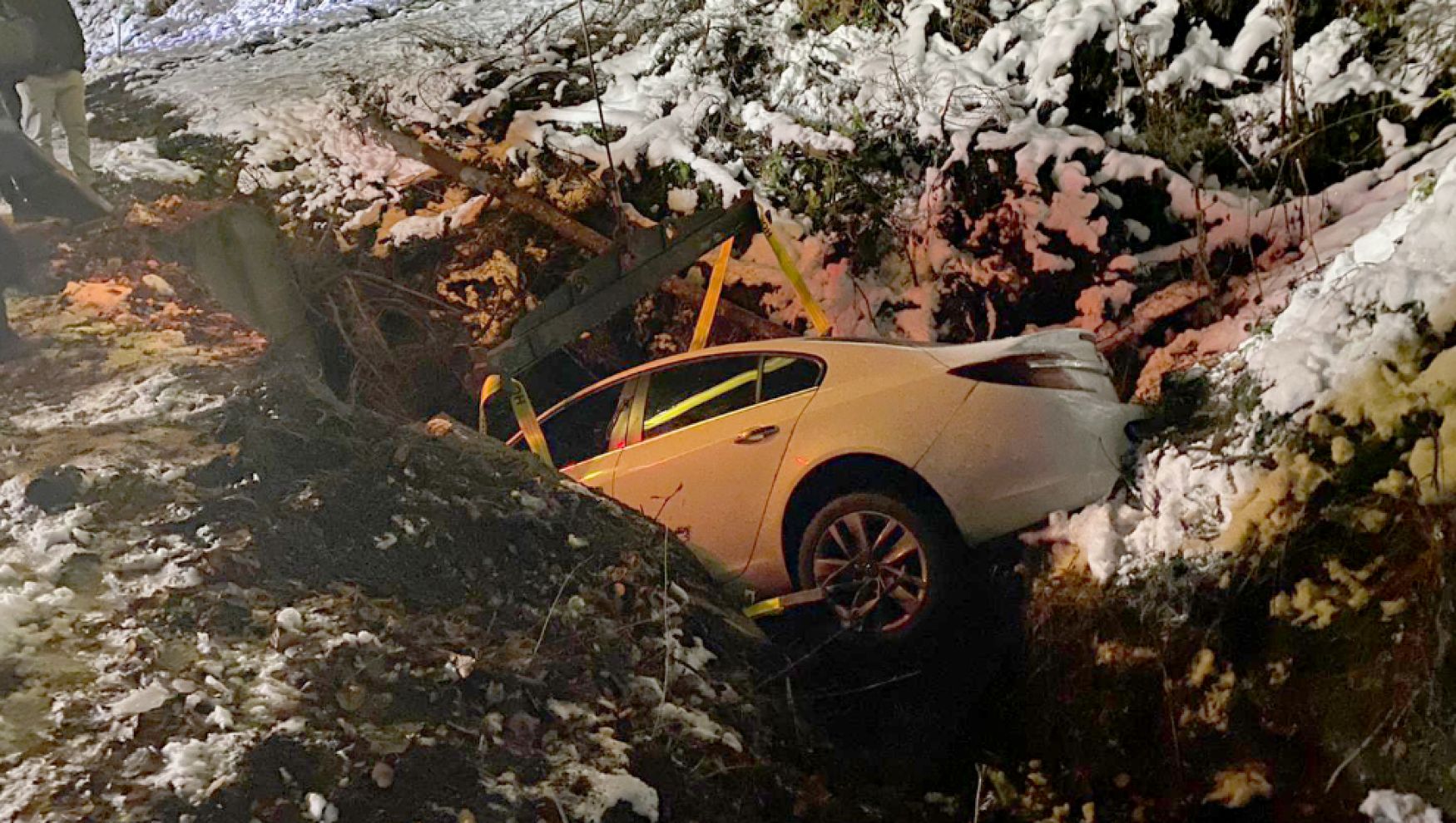 Yedigöller dönüşü kazası: Otomobil menfeze uçtu