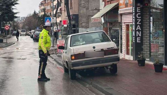 Bolu'da yaya geçidi ve kaldırımları işgal eden sürücülere ceza yağdı