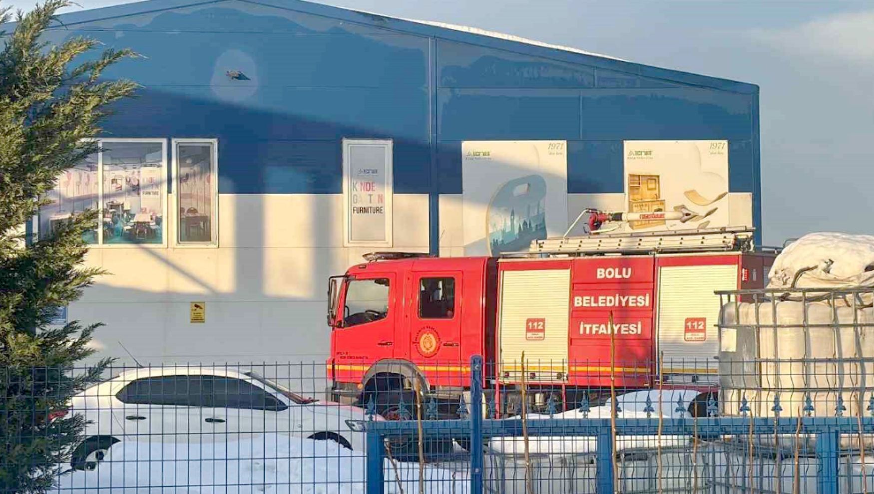 Bolu OSB’de mobilya fabrikasında yangın paniği