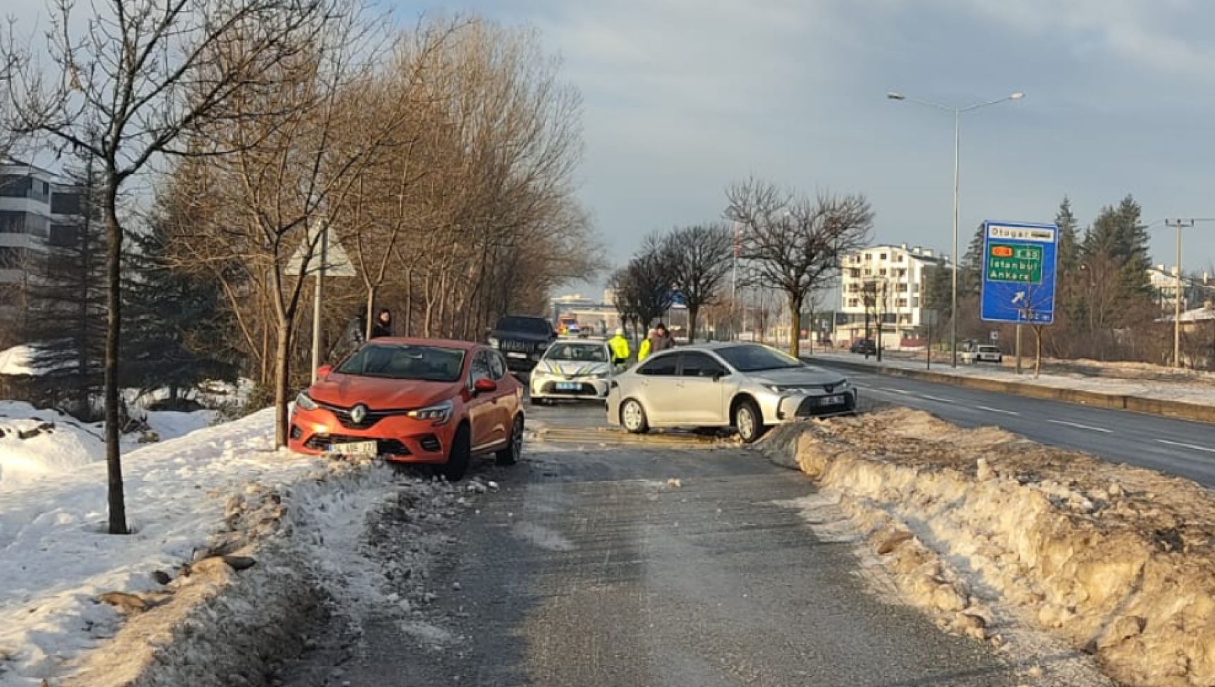 Bolu’da sabah saatlerinde buzlanma: Çok sayıda maddi hasarlı kaza