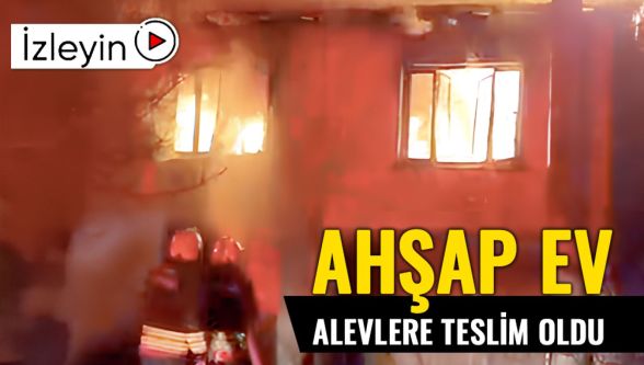 Karaçayır Mahallesi'nde ahşap ev alevlere teslim oldu