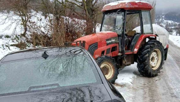 Mudurnu'da traktör ile otomobil kafa kafaya çarpıştı: 1 yaralı