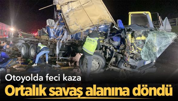 Anadolu Otoyolu'nda kamyon ile tır çarpıştı: Otoyol savaş alanına döndü