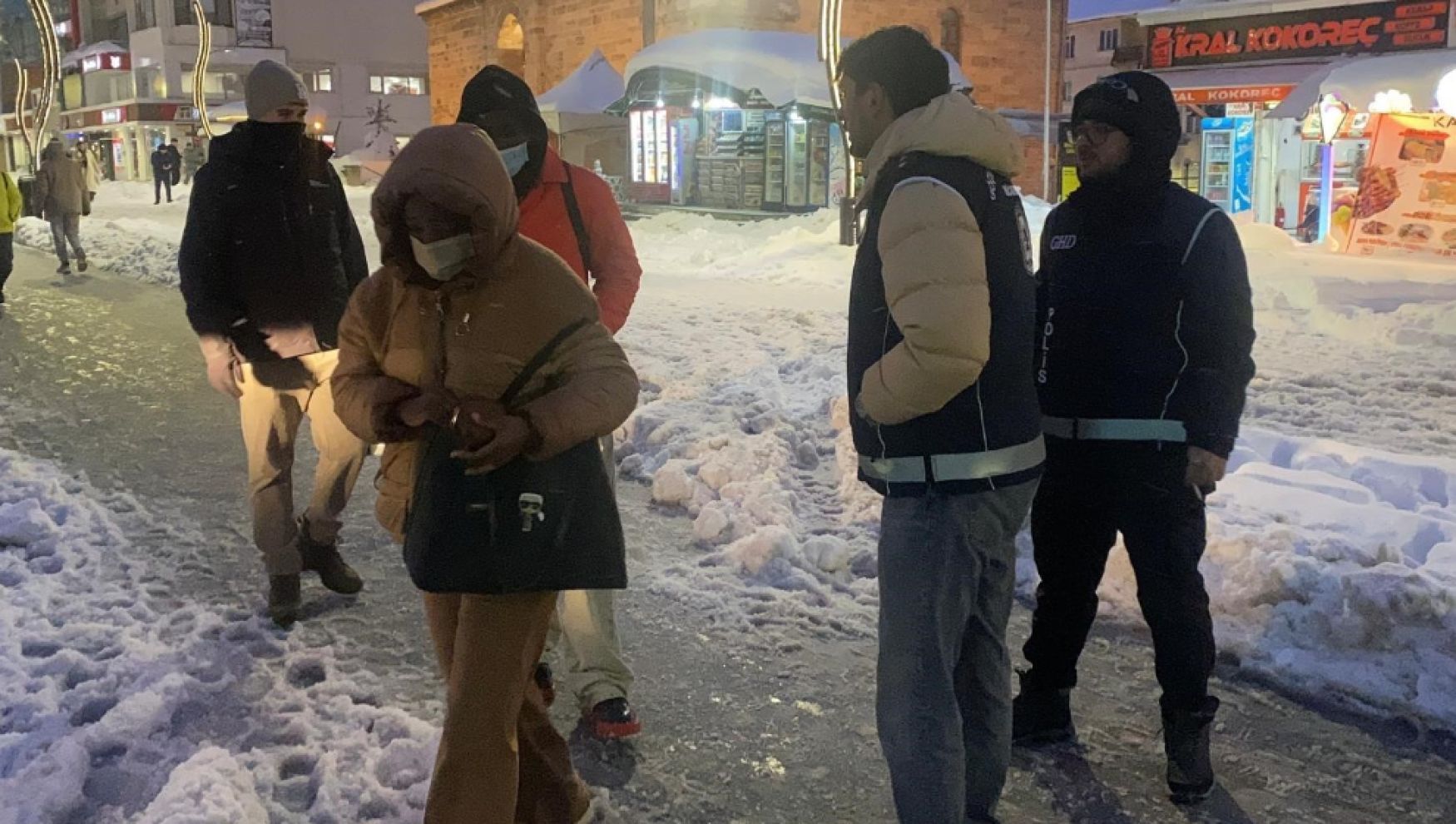 Bolu’da göçmen kaçakçılığı operasyonu: 21 düzensiz göçmen yakalandı