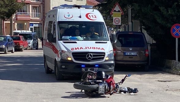 Bolu'da hafif ticari araç ile motosiklet çarpıştı: 1 yaralı