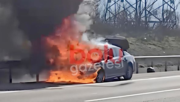 Bolu'da otoyolda otomobil alev alev yandı
