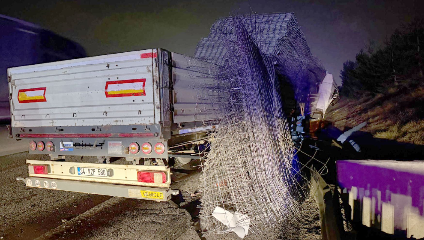 Anadolu Otoyolu'nda iki tır çarpıştı: 1 yaralı