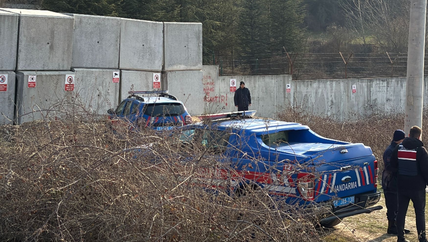 Bolu’da yasaklı gölete giren 13 yaşındaki çocuk ölüm kalım savaşı veriyor